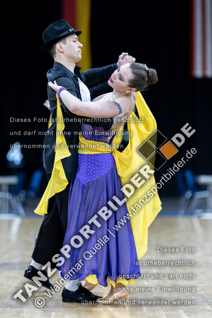 20240310-00370 | Hier finden Sie Tanz Bilder vom Latein und Standard Formationen tanzen. Sportbilder vom Tanzsport. Schöne Fotos und von Weltmeisterschaft, Europameisterschaft, Bundesliga, Regionalliga, Oberliga und Landesliga sowie von GOC Stuttgart, DanceComp, WM Bremen
