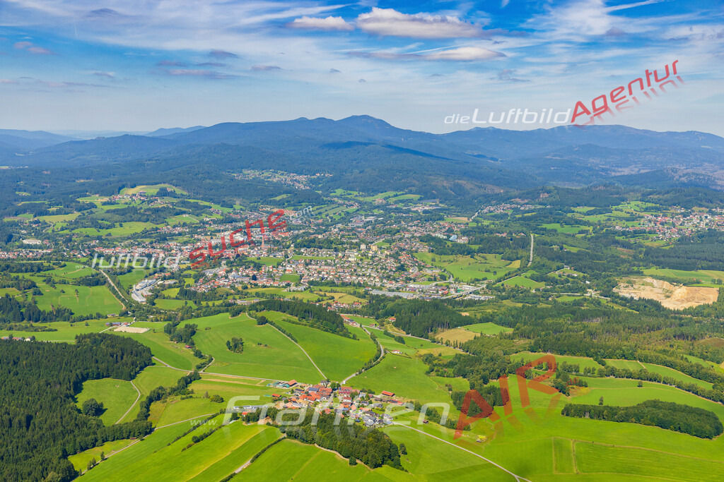 google-maps-vs-zwiesel-luftbild-agentur-5260-jahr-2025 | Luftaufnahme der Stadt Zwiesel - Die Luftaufnahme wurde 2025 vom UL-Flugzeug heraus erstellt ( keine Drohne ) - Hochauflösende Luftaufnahme - für professionelle Ausdrucke geeignet. Die Geschenkidee !Mit Lizenz und Bildrechte bestellbar
