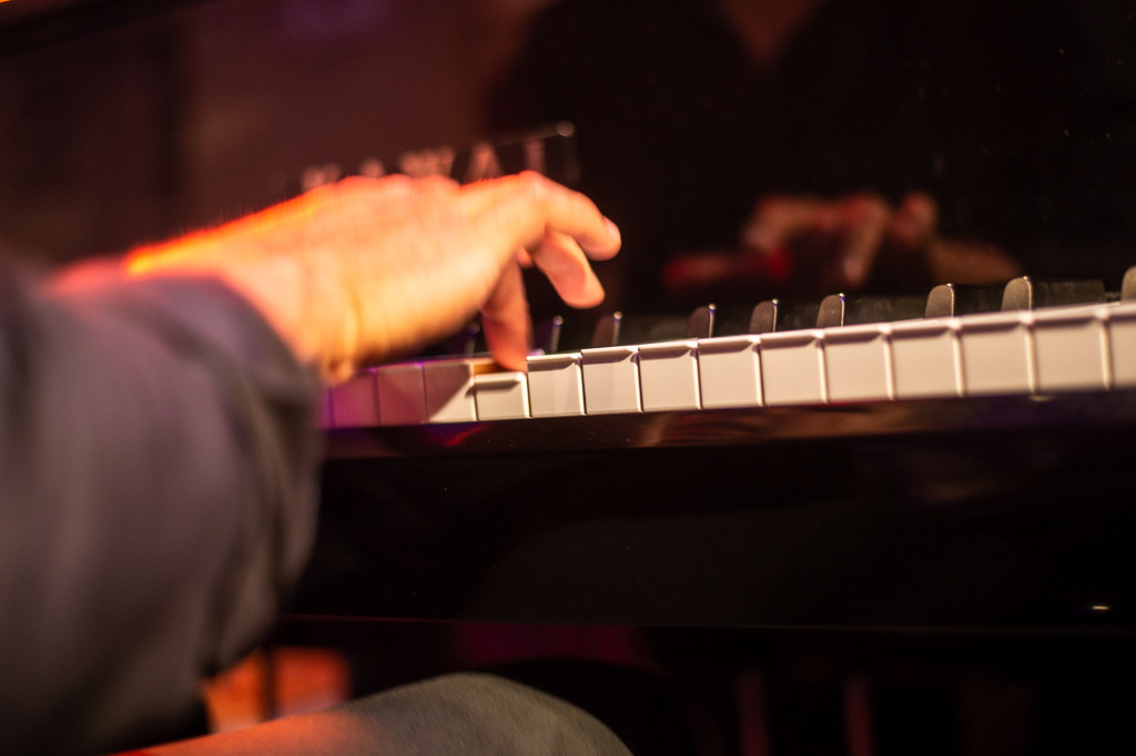 Tango meets Cuba | Tango meets Cuba mit den Klazz Brothers & Cuba Percussion im Forte Belvedere Leisnig zum Festival Hallo Leisnig 2022. - Realisiert mit Pictrs.com