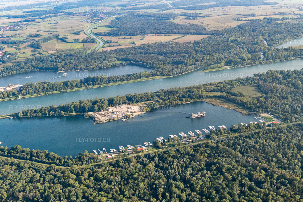 Vue aérienne: Yachtclub Base Nautique d'Offendorf (BNO) au port rhénan avec LES GRAVIERES ET CONCASSAGES D'OFFENDORF à Offendorf dans le département Bas Rhin, France – .Photo: P1000967.jpg prise le 15/09/2014 par Werner Riehm/FLY-FOTO.eu – Résolution de l'original: 5472 x 3648 px
