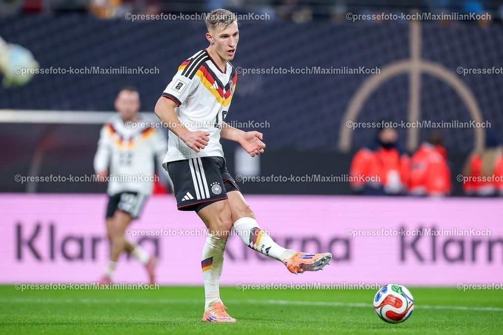 DFB17112501066 | 17.11.2025, Fußball, Länderspiel, WM-Qualifikation Europa, Deutschland - Slowakei, Red Bull Arena (Leipzig), 10. Spieltag, Saison 2025 2026: Nico Schlotterbeck (GER #15)  Regulations prohibit any use of photographs as image sequences and or quasi-video.