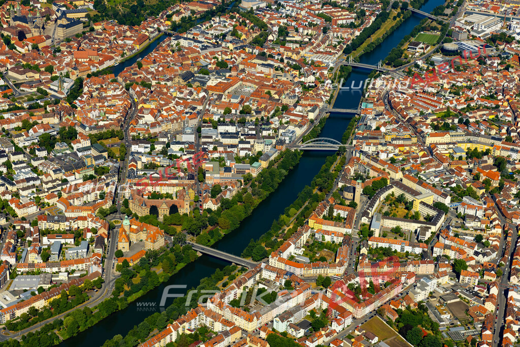 bamberg-luftbild-2022-1777 | Aktuelles Luftbild von  Bamberg - Die Luftaufnahme wurde 2022 mittels UL-Flugzeug erstellt ( keine Drohne ) - hochauflösende Kamera-Systeme von  Canon -
Beste Qualität - Für grossformatige Ausdrucke geeignet. Die Geschenkidee !