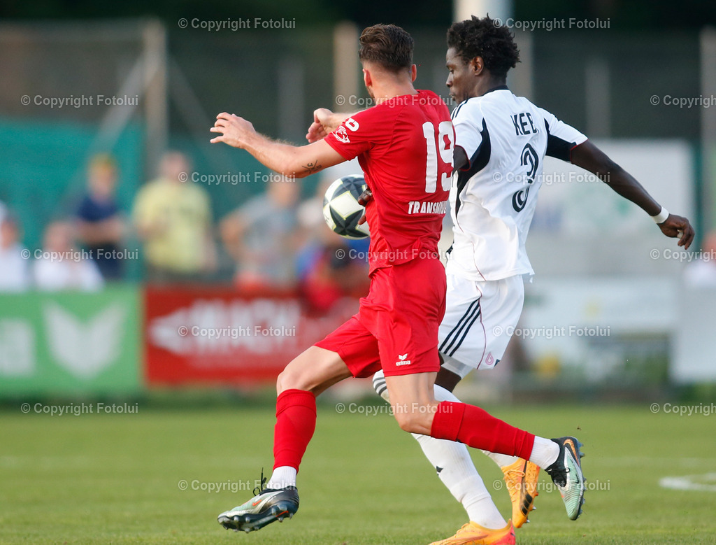 A_LUI_150825_17 | SPORT,FUSSBALL,REGIONALLIGA MITTE ASKOE OEDT-SPG LASK AMATEURE 15.08.2025 IM BILD :TONI BARISIC  (OEDT) UND CHESIKNE KEBE  (LASK/AMATEURE) FOTO.FOTLUI