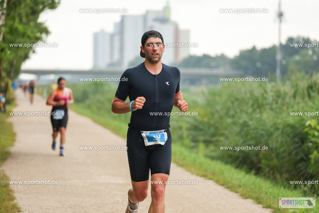 LUR_1840 | 34. M-net Erlanger Triathlon 2025 #erlangertriathlon  #mnettriathlon2025 #mnettriathlon #team #olympischedistanz #mitteldistanz #triathlon #maindonaukanal  #erlangertriathlon2025 #yourpictrs #tv1848 #tv1848erlangen  #triathlonbayern #sportinerlangen #demsportverbunden #sportshot_your_pictrs Copyright: www.sportshot.de