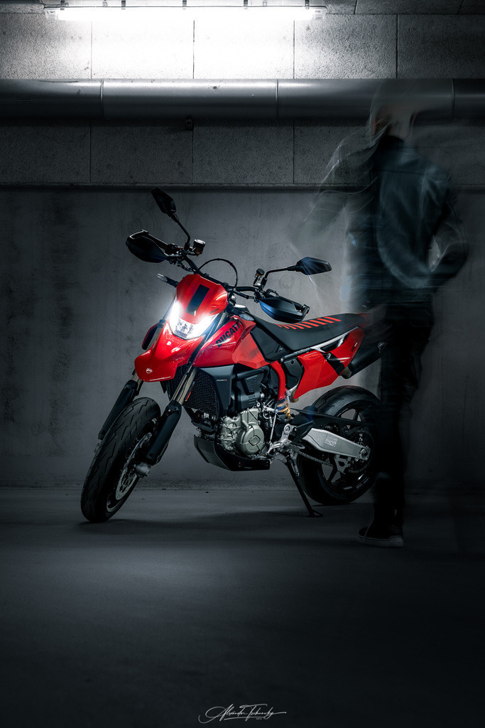 Hypermotard 698 Mono | Entdecken Sie die faszinierende Welt von Alexander Tschuncky Arts: Kreative Fotografie, atemberaubende Automobilkunst und hochwertiger Bilderdruck. Lassen Sie sich inspirieren! - Realisiert mit Pictrs.com