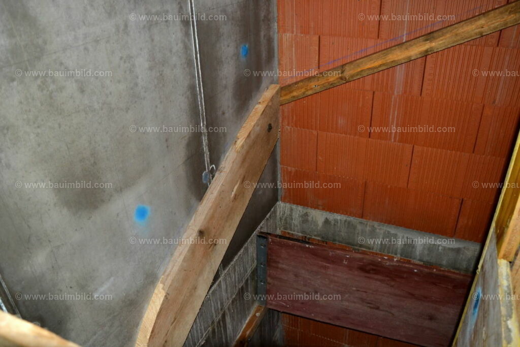 bib-lg04-betonarbeiten-treppen-0737 | Nach LV-Leistungsgruppen sortierte Detailfotos über den Bau eines Hauses. Alle Hausbau-Bilder direkt vom Urheber und Autor der Website Haus-Selber-Bauen.com
