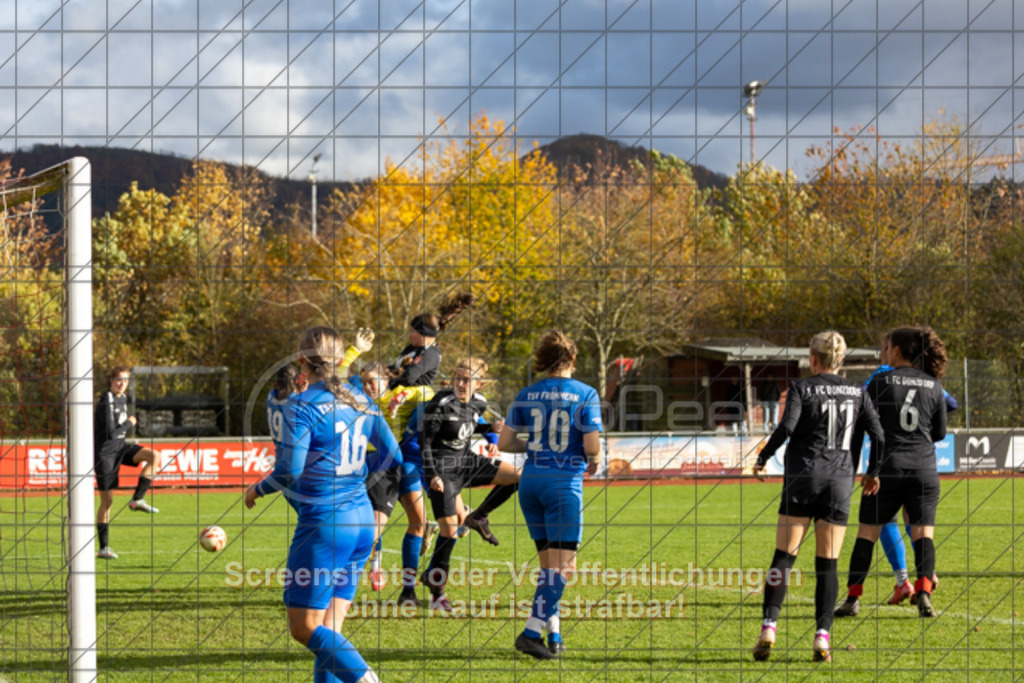 20251026_143020_0163 | #,1.FC Donzdorf (schwarz) vs. TSV Frommern (blau), Fussball, Frauen-Verbandsliga Württemberg, 07. Spieltag, Saison 2025/2026, Rasenplatz Lautertal Stadion, Süßener Straße 16, 73072 Donzdorf, 26.10.2025 - 13:00 Uhr,Foto: PhotoPeet-Sportfotografie/Peter Harich