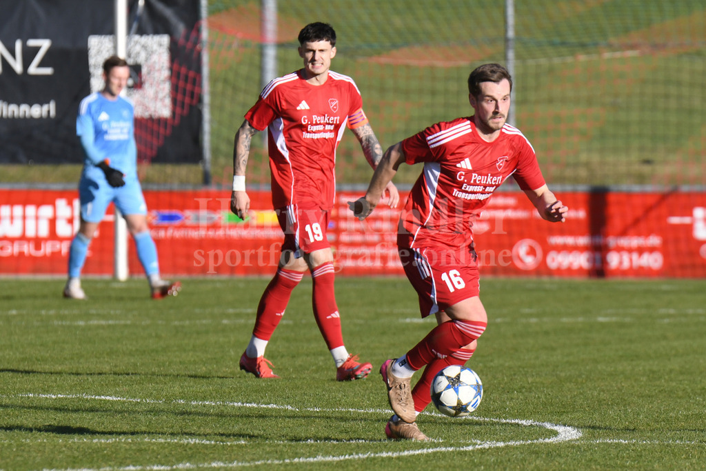 TSV Seebach : TB 03 Roding | Kilian Grabolle (TSV Seebach #16); im Hintergrund  Sandro Nickl (TSV Seebach #19) - Realisiert mit Pictrs.com