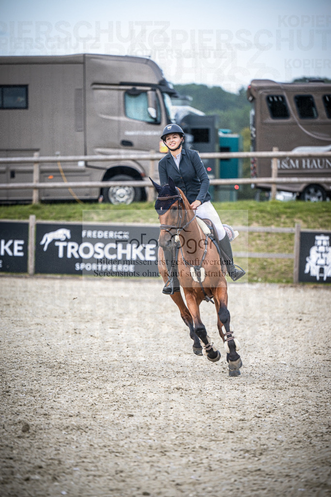 DOS_2979 | Entdecke hochwertige Reitturnierfotos von Foto Oger. Professionell, emotional und authentisch – jetzt Lieblingsmomente im Shop bestellen.Deutschlandweite Turnierfotografie. - Realisiert mit Pictrs.com