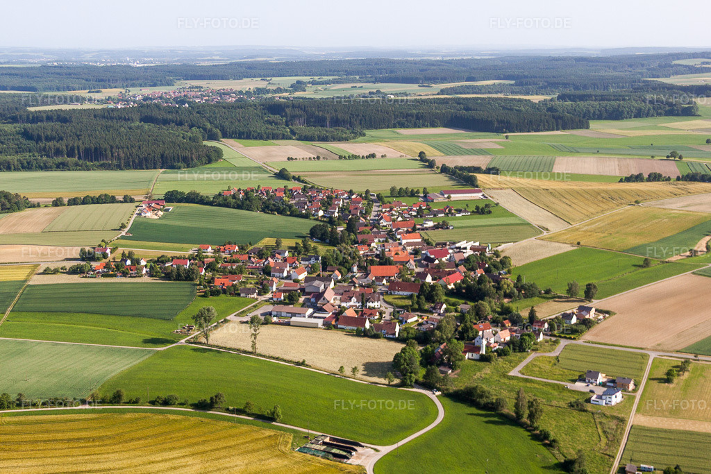Luftbild: Dorfansicht im Ortsteil Moosbeuren in Oberstadion im Bundesland Baden-Württemberg in Deutschland. Foto: IMG_67388.jpg vom 08.06.2014 durch Werner Riehm/FLY-FOTO.de