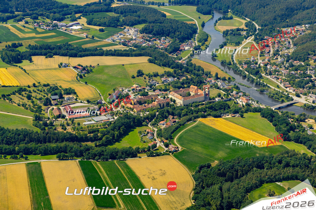Das Luftbild der Stadt Reichenbach wurde 2022 vom Flugzeug heraus erstellt (keine Drohnen-Aufnahmen) Aufnahmehöhe ca.450 Meter- hohe Bildauflösung und Druck-Qualität. Garantiert!