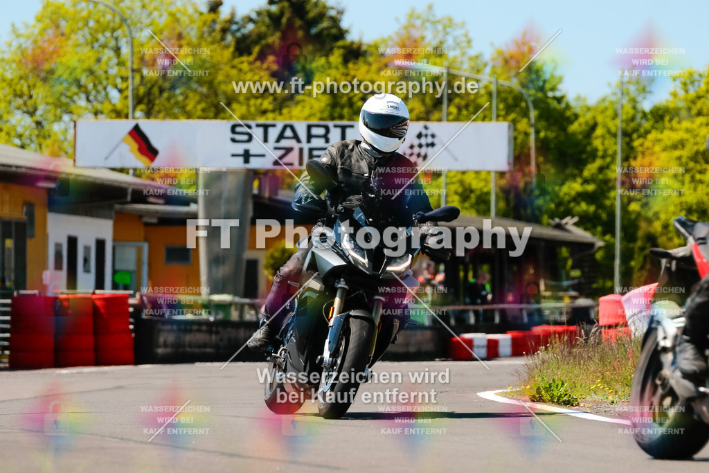 Moto-TeamOBK-22046 | Hier findet Ihr Bilder von Touristenfahrten auf der Nürburgring Nordschleife oder von anderen Veranstaltungen die ich besucht habe. Viel Spass beim Durch Schauen 