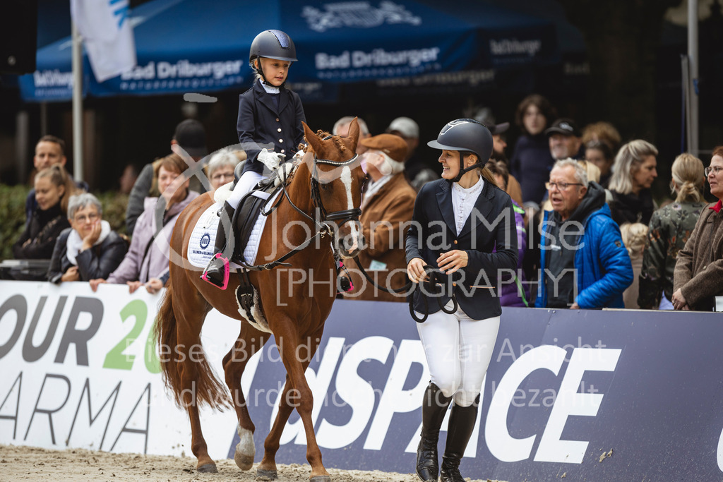 240915_OWLCh_FuehrzuegelWB-711 | Deine schönsten Turniermomente als professionelle Fotos! Entdecke hochwertige Pferdesport-Fotografie im Online-Shop. Jetzt Fotos finden & bestellen!