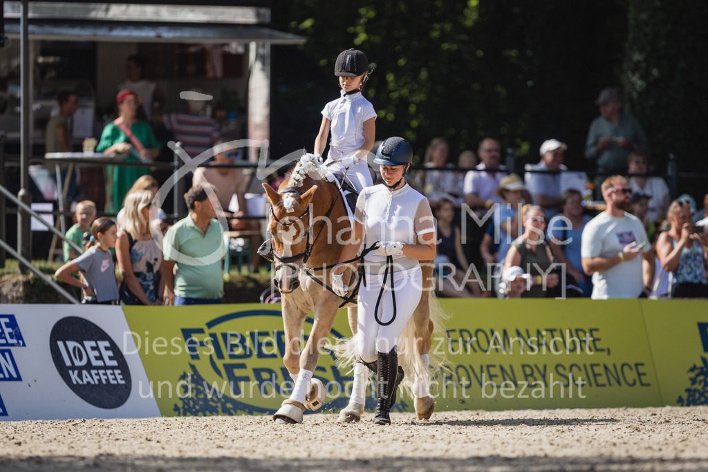 230910_OWLCh_Führzügel-119 | Deine schönsten Turniermomente als professionelle Fotos! Entdecke hochwertige Pferdesport-Fotografie im Online-Shop. Jetzt Fotos finden & bestellen!