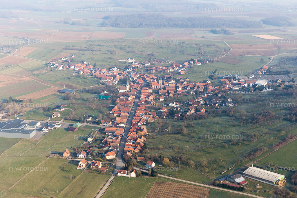 Aerial view: View of the town in Issenhausen in the state Bas-Rhin, France.Photo: IMG_105351.jpg taken on 03/25/2018 by Werner Riehm/FLY-FOTO.comResolution of the original: 5472 x 3648 px