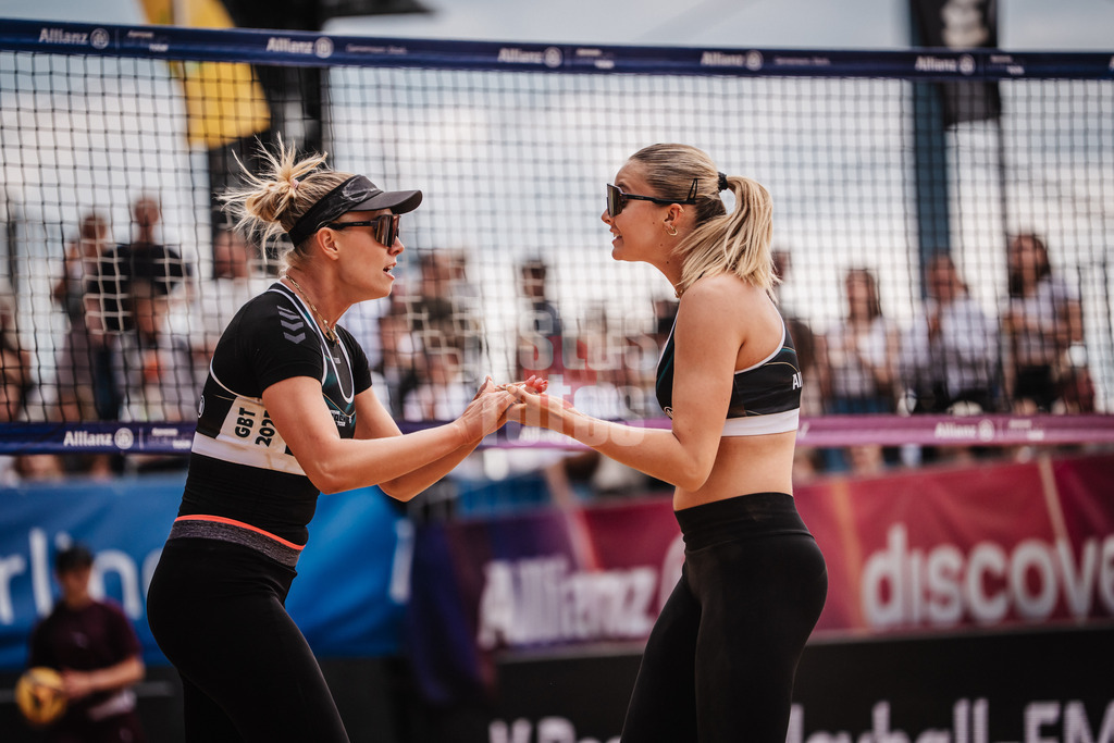 Beachvolleyball | Frauen | Allianz German Beach Tour 2025 | Tourstop Düsseldorf | 17.05.2025 | v.l. Chenoa Christ und Anna-Chiara Reformat jubeln