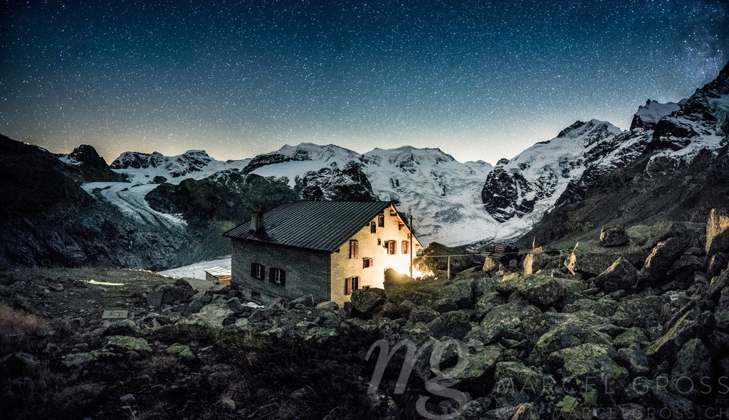 Nachtaufnahmen bei der Boval Hütte SAC, Val Morteratsch, Engadin, Schweiz | night capture of the Boval Hut of the Swiss Alpine Club SAC in Val Morteratsch, Engadin - Realisiert mit Pictrs.com