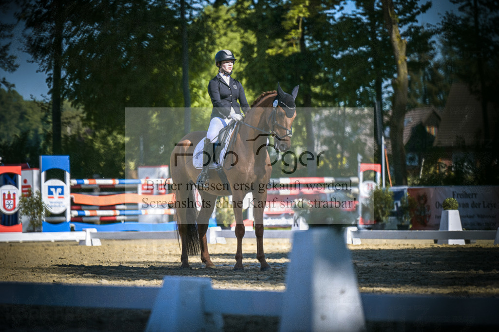 DOS_5383 | Entdecke hochwertige Reitturnierfotos von Foto Oger. Professionell, emotional und authentisch – jetzt Lieblingsmomente im Shop bestellen.Deutschlandweite Turnierfotografie. - Realisiert mit Pictrs.com