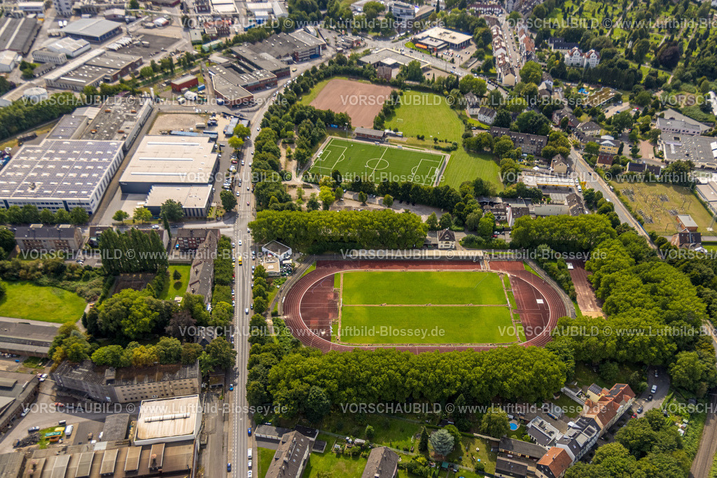 Witten250804712 | Luftbild, Sportanlage Wullenstadion, Fußballstadion und Leichtathletik Stadion des FSV Witten 07/32 e.V., Fußballplatz VFB Annen 19 e.V., Westfalenstraße, Witten, Ruhrgebiet, Nordrhein-Westfalen, Deutschland