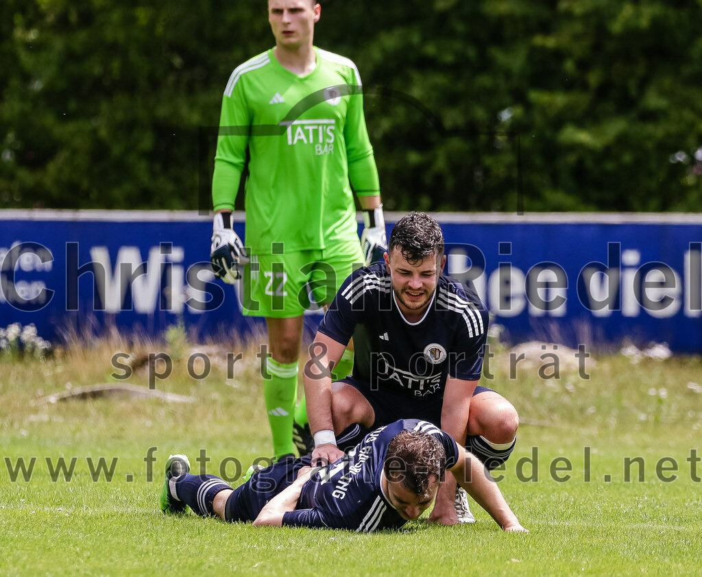 2023-07-29_100_FC_Moosinning_gegen_TuS_Raubling | Moosinning, Deutschland, 29.07.2023:
Fußball, Bezirksliga Oberbayern Ost 2023 / 2024, 1. Spieltag, FC Moosinning gegen TuS Raubling, Endergebnis: 0:7

Bastian Unsin (TuS Raubling, #27), Thomas Arnold (TuS Raubling, #17)

Foto: Christian Riedel / fotografie-riedel.net