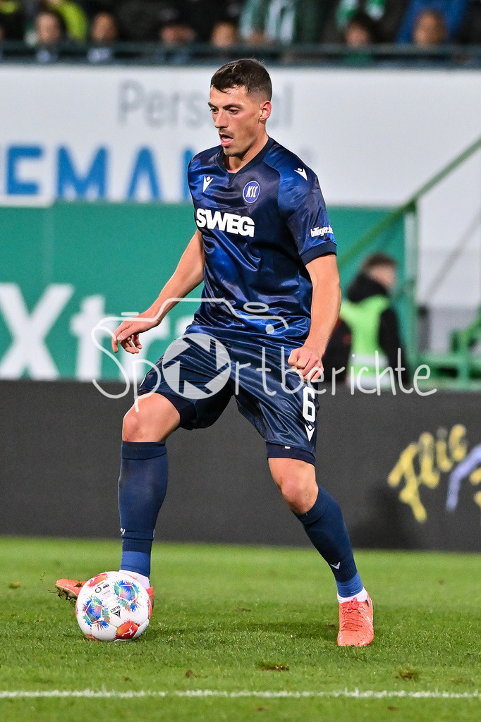 SpVgg Greuther Fürth - Karlsruher SC | FUERTH, GERMANY - OCTOBER 24: with ball Nicolai RAPP (Karslruher SC 6) during the 2. bundesliga match between SpVgg Greuther Fuerth vs. Karlsruher SC on matchday 10 at Sportpark Ronhof Thomas Sommer on October 24, 2025 in Fuerth, Germany / DFL REGULATIONS PROHIBIT ANY USE OF PHOTOGRAPHS AS IMAGE SEQUENCES AND/OR QUASI-VIDEO