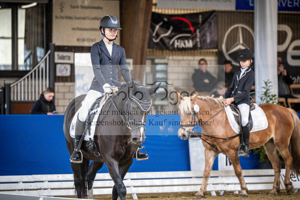 DOS_1809 | Entdecke hochwertige Reitturnierfotos von Foto Oger. Professionell, emotional und authentisch – jetzt Lieblingsmomente im Shop bestellen.Deutschlandweite Turnierfotografie. - Realisiert mit Pictrs.com