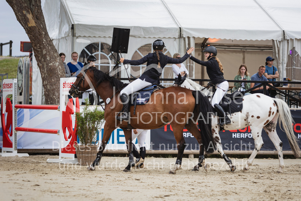 250712_BHO_ClearRoundTeam-447 | Deine schönsten Turniermomente als professionelle Fotos! Entdecke hochwertige Pferdesport-Fotografie im Online-Shop. Jetzt Fotos finden & bestellen!