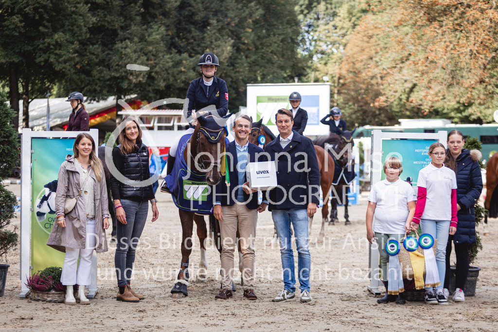 240914_OWLCh_Amateur_Siegerehrung-654 | Deine schönsten Turniermomente als professionelle Fotos! Entdecke hochwertige Pferdesport-Fotografie im Online-Shop. Jetzt Fotos finden & bestellen!