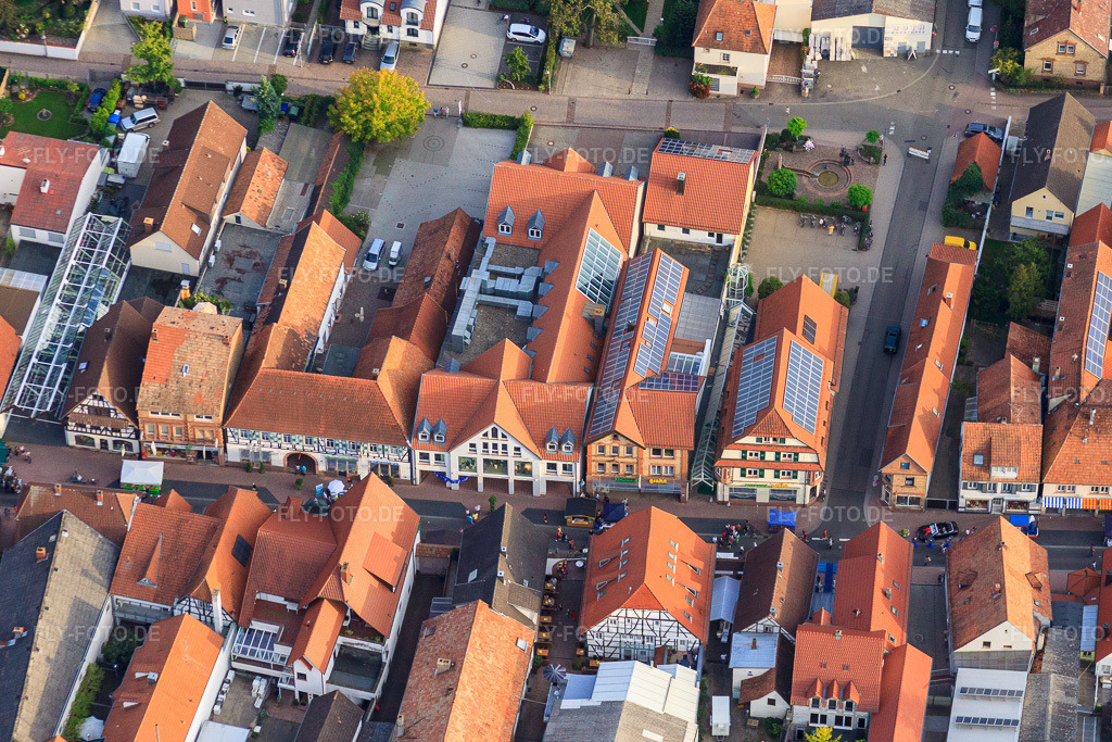 Luftbild: Hauptstraße und Bärenhofpassage in Kandel im Bundesland Rheinland-Pfalz in Deutschland. Foto: IMG_44988.jpg vom 03.09.2011 durch Werner Riehm/FLY-FOTO.de