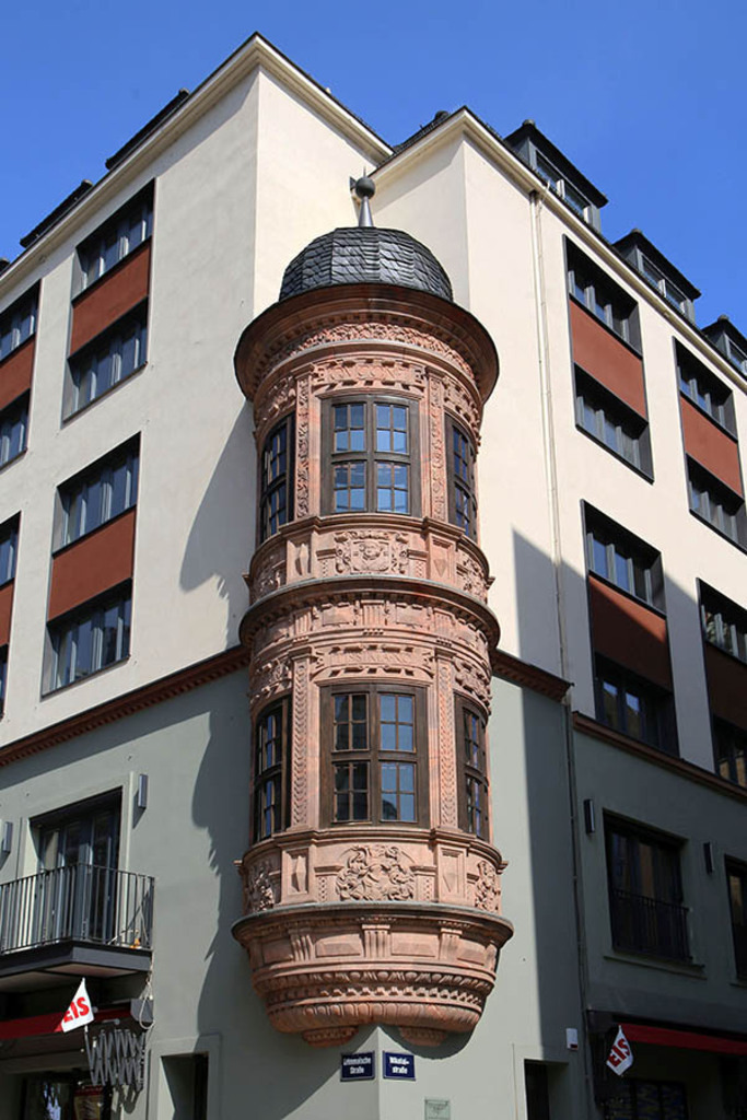 Foto: Leipzig - Fürstenhauserker | Das Team hinter BILDLEXIKON LEIPZIG bündelt historische wie aktuelle Informationen über die Stadt Leipzig in Text und Bild auf einer Plattform und stellt diese der interessierten Öffentlichkeit zur Verfügung.