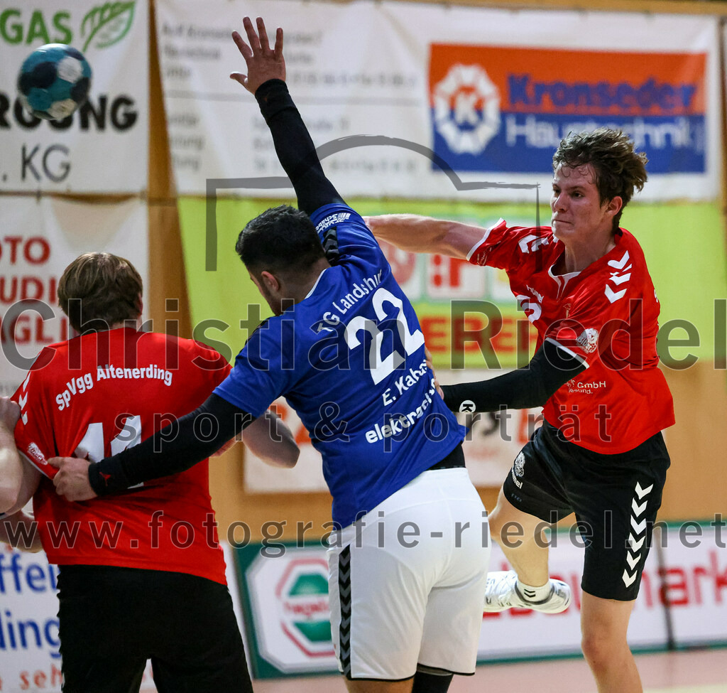 2022-11-19_067_SpVgg_Altenerding_gegen_TG_Landshut_II | Erding, Deutschland, 19.11.2022:
Handball, Bezirksoberliga Männer 2022 / 2023, 9. Spieltag, SpVgg Altenerding gegen TG Landshut II, Endergebnis: 33:31

Niklas Fleps (SpVgg Altenerding, #11), Enis Kabashi (TG Landshut, #22)

Foto: Christian Riedel / fotografie-riedel.net