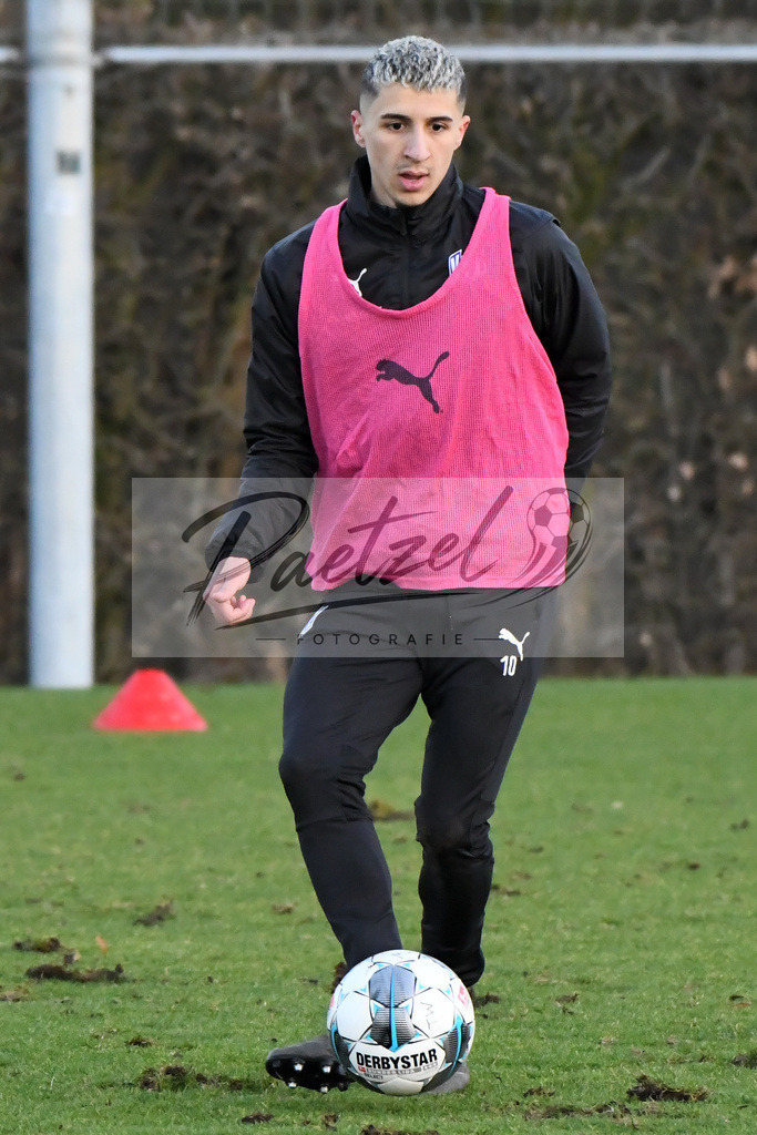 20200121_TRAOSN_0034 | Fußball, Herren: Anas Ouahim (VfL Osnabrück) in Aktion, am Ball, Einzelaktion beim Training des VfL Osnabrück am 21.01.2020 im Sportpark Illoshöhe in Osnabrück, Deutschland.(Foto von Nico Paetzel) - Realisiert mit Pictrs.com