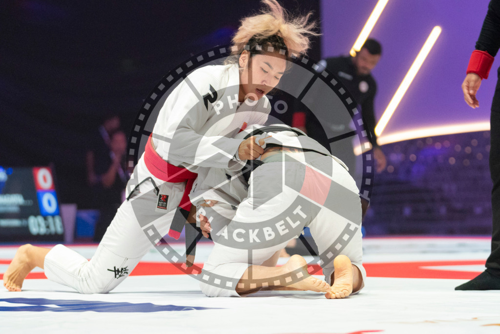 20231109PBB3512 | Fighters compete during the AJP World Professional Championship in the Mubadala Arena in Abu Dhabi, Arab United Emirates, on November 9, 2023.