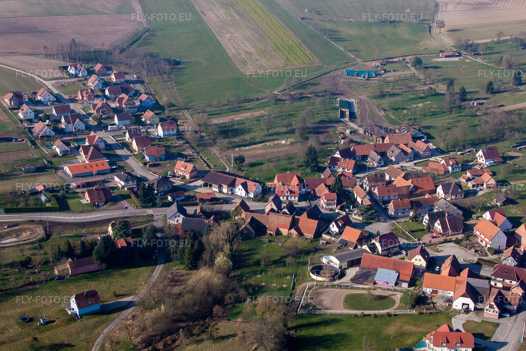 Vue aérienne: Vue de la ville à Hohwiller dans le département Bas Rhin, France – .Photo: IMG_62724.jpg prise le 09/03/2014 par Werner Riehm/FLY-FOTO.eu – Résolution de l'original: 4752 x 3168 px