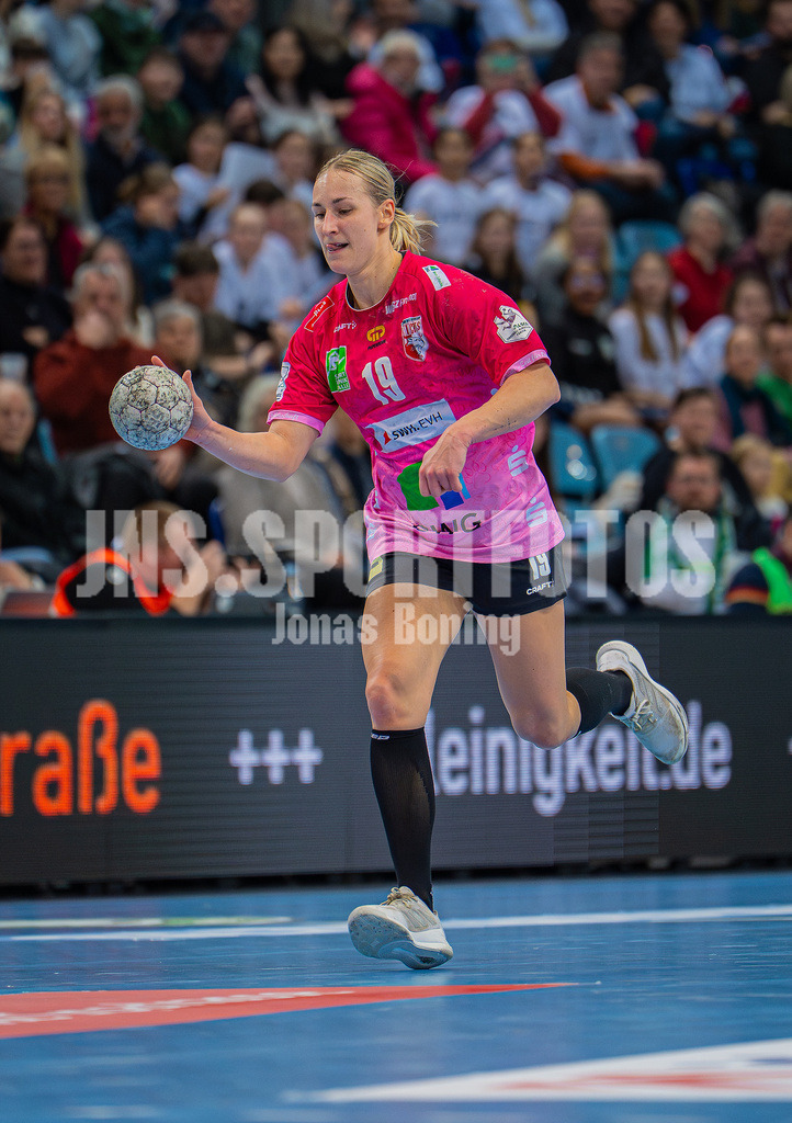 Handball I Frauen I Saison 2025-2026 I 1. HBF I 15. Spieltag I VFL Oldenburg - SV Union Halle-Neustadt 0103 | Lea Gruber (19, SV Union Halle-Neustadt) - Realisiert mit Pictrs.com