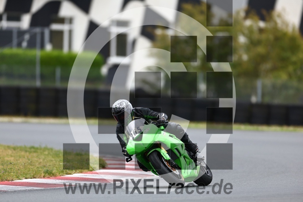 0265-20240916_00427 | Schöne Erinnerungen an spannende Momente - das festzuhalten ist unser Job. PIXELrace.de ist seit 2003 auf den Rennstrecken Europas unterwegs um die Action draußen beim Fahren und die wunderbare Stimmung imm Fahrerlager für euch einzufangen.