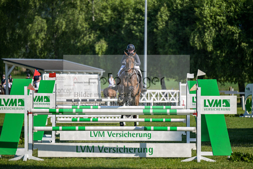 Reitturnier Voxtrup | Entdecke hochwertige Reitturnierfotos von Foto Oger. Professionell, emotional und authentisch – jetzt Lieblingsmomente im Shop bestellen.Deutschlandweite Turnierfotografie. - Realisiert mit Pictrs.com