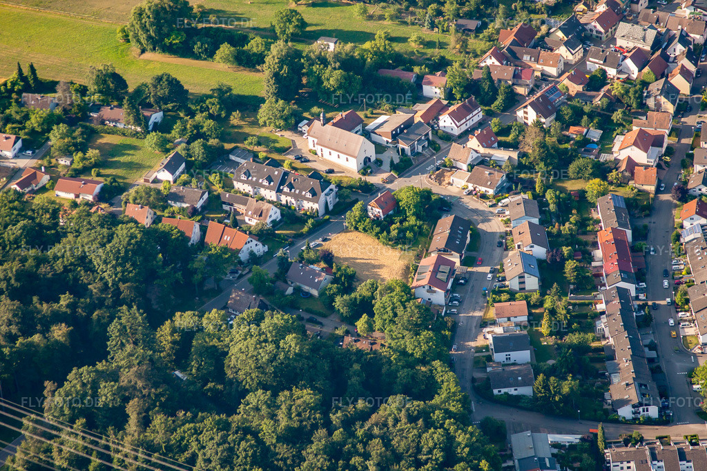 Luftbild: St. Barbara im Ortsteil Langensteinbach in Karlsbad im Bundesland Baden-Württemberg in Deutschland.Foto: IMG_69884.jpg vom 06.07.2014 durch Werner Riehm/FLY-FOTO.deAuflösung des Originals: 4752 x 3168 px