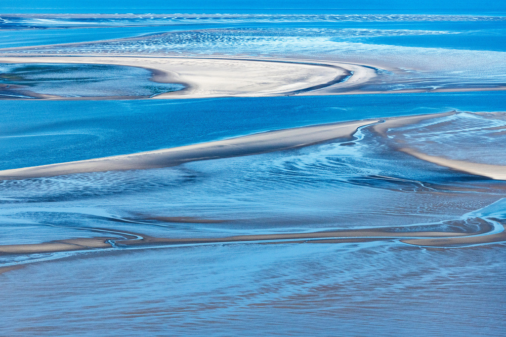 dr__0057098.jpg | SANKT PETER-ORDING 18.09.2020 Sandbank- Landfläche in der Meeres- Wasseroberfläche der Nordsee in Tating im Bundesland Schleswig-Holstein. // Sandbank- forest area in the sea water surface of North Sea in Tating in the state Schleswig-Holstein. Foto: Daniel Reiter