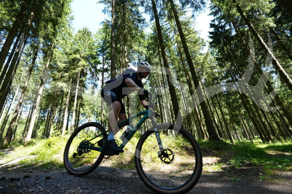 FC100859 | Fotogalerie der Treibjagd im Dunkelwald - Dein MTB Etappenrennen im Erzgebirge - Realisiert mit Pictrs.com