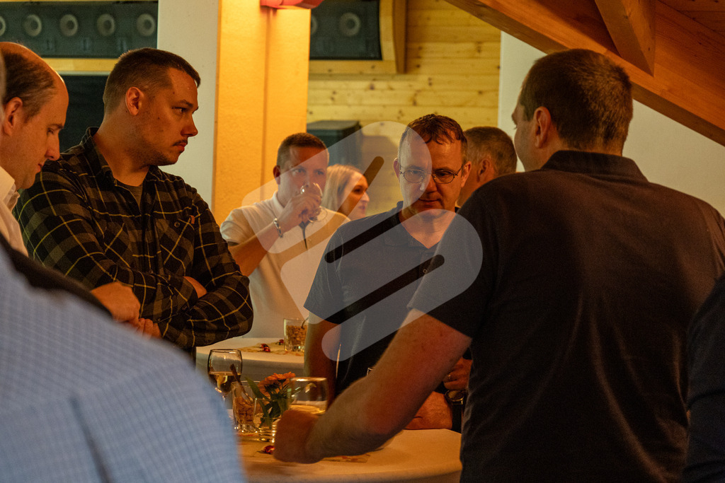 SKE100J_4633 | Die Schwinger des Schwyzer Kantonalen Schwingerverbandes: Fotos, die Dynamik und Leidenschaft festhalten, sowie emotionale Momente aus dem traditionellen Schwingsport zeigen. - Realisiert mit Pictrs.com