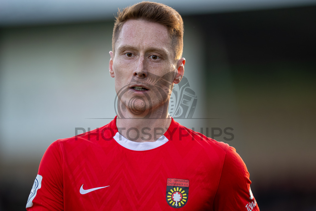 SG Sonnenhof Großaspach vs. SGV Freiberg, Fussball, Regionalliga Suedwest, 30. Spieltag, 22.04.2026 | Loris Maier (SG Sonnenhof Großaspach, #27),SG Sonnenhof Großaspach vs. SGV Freiberg, Fussball, Regionalliga Suedwest, 30. Spieltag, 22.04.2026