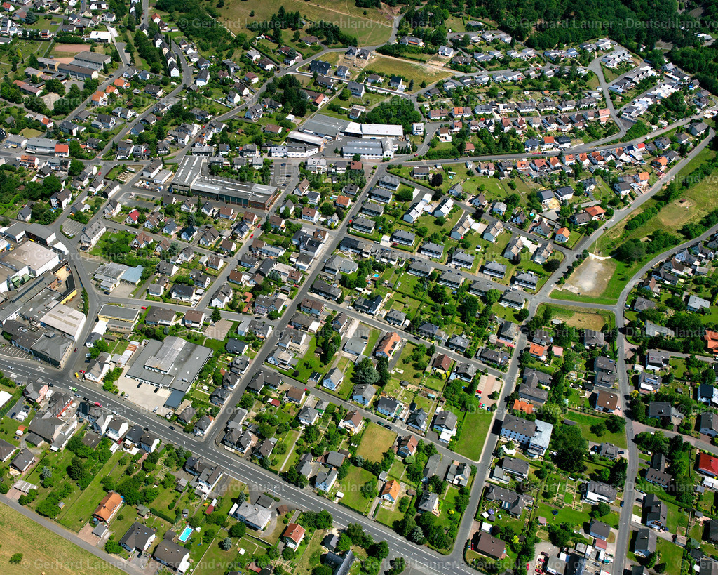 2610663 | FLEISBACH 09.06.2006 Wohngebiet einer Einfamilienhaus- Siedlung  in Fleisbach im Bundesland Hessen, Deutschland // Single-family residential area of settlement  in Fleisbach in the state Hesse, Germany Foto: Gerhard Launer