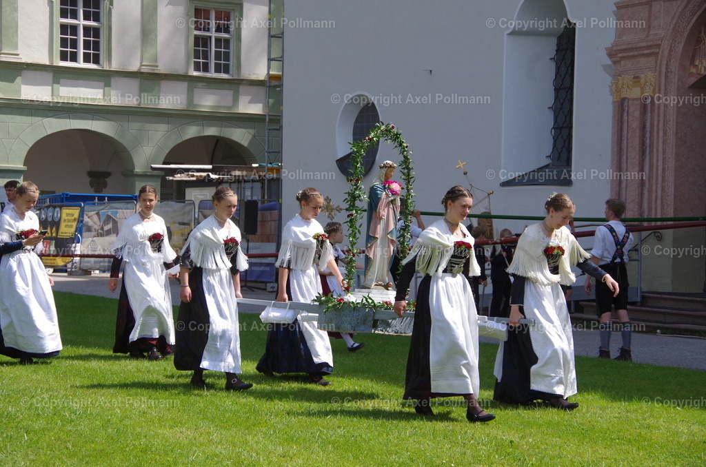 IMGP7089 | fotografiert von Axel PollmannLeonhardi Wallfahrt Benediktbeuern und Murnau, Fronleichnam, Fasching, Landschaft im Loisachtal und Benediktbeuern  - Realisiert mit Pictrs.com