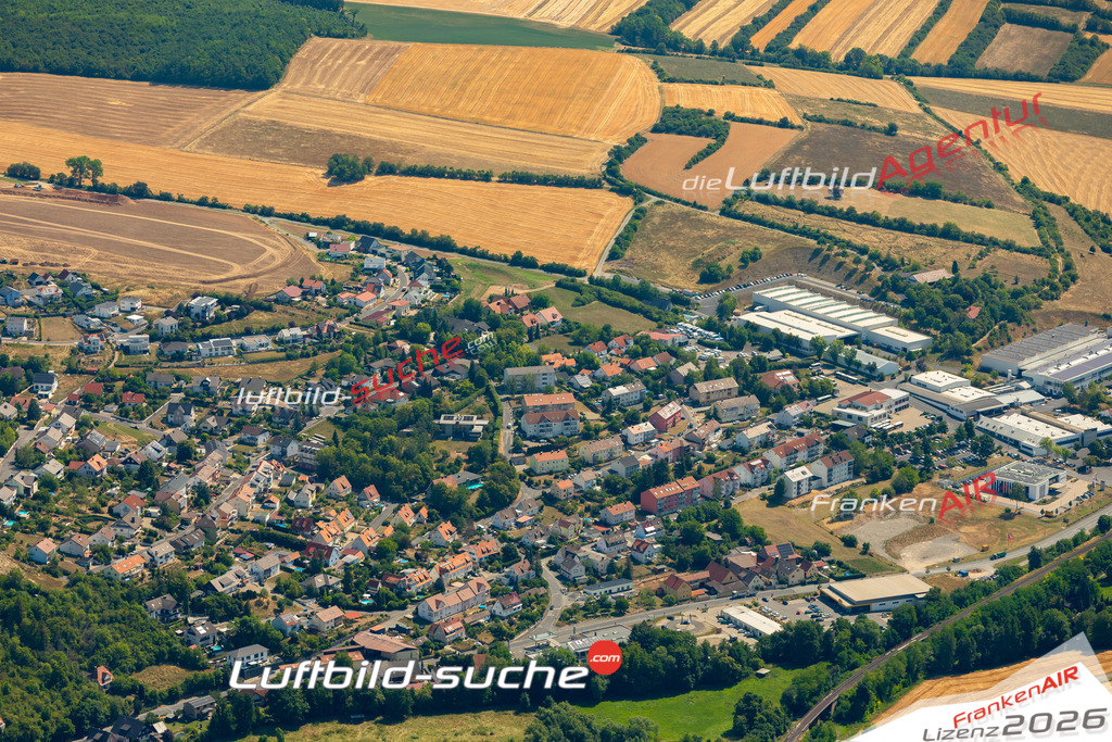Das Luftbild zeigt : Sichersdorfer Straße Arnstein - Die Luftaufnahme wurde 2023 vom UL-Flugzeug aus erstellt ( keine Drohne ) - Hochauflösende Luftaufnahme - Für grossformatige Ausdrucke geeignet. Die Geschenkidee !Mit Lizenz und Bildrechte bestellbar