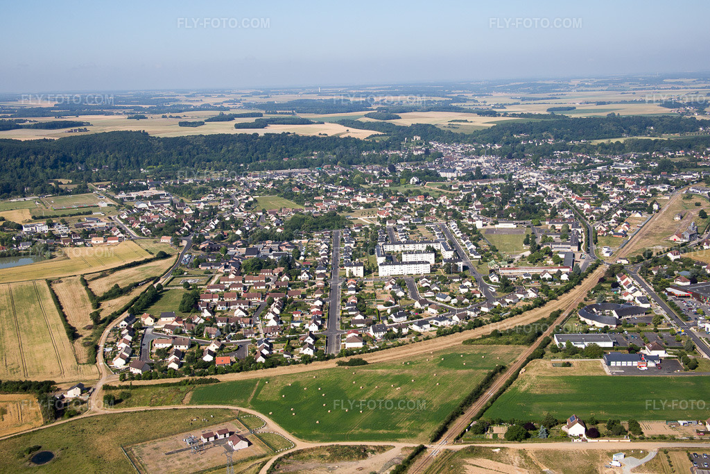 Aerial view: View of the town in Montoire-sur-le-Loir in the state Loir et Cher, France.Photo: IMG_081140.jpg taken on 06/19/2015 by Werner Riehm/FLY-FOTO.comResolution of the original: 5472 x 3648 px