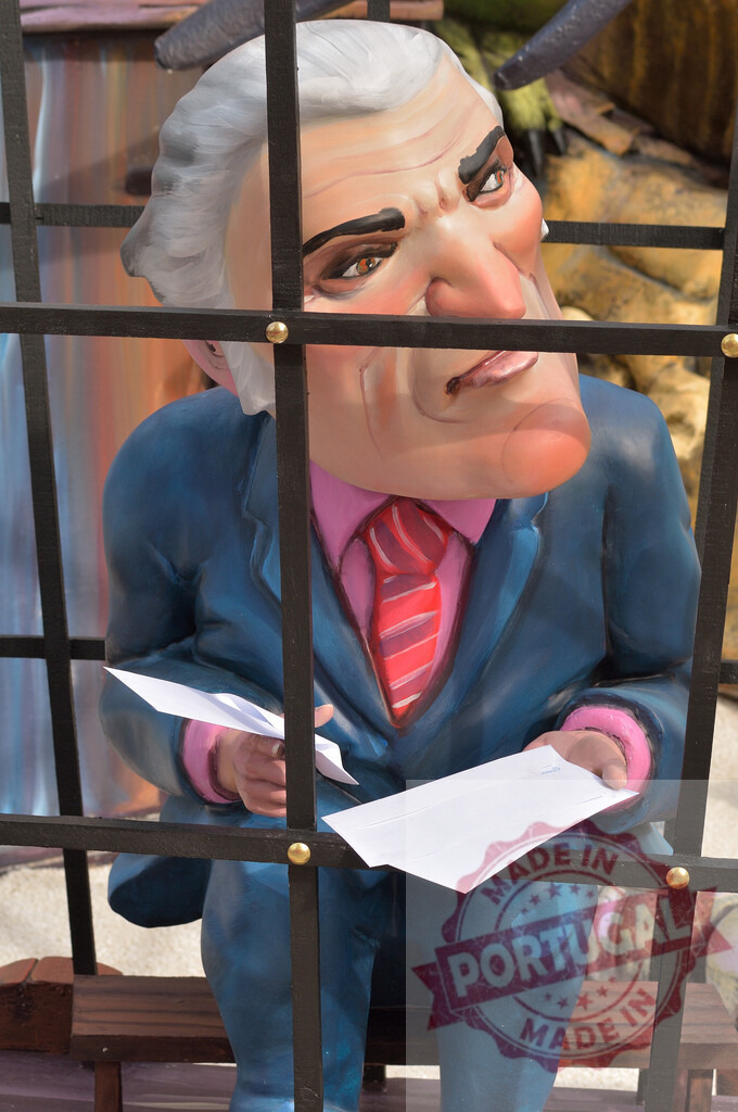 Caricature of politician behind Fallas bars | Caricature of a politician behind jail cell bars at the Fallas festival - Realized with Pictrs.com