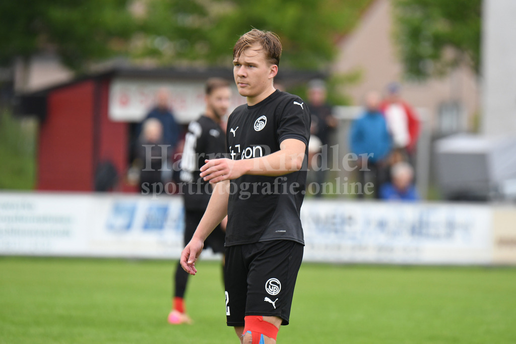 SpVgg Plattling : FC Ergolding | Sebastian Niedermayer (SpVgg Plattling) - Realisiert mit Pictrs.com