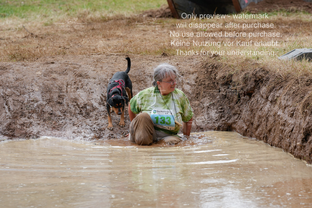 Schlamm_mit_Hund (401 von 460) | stephaniefillaphotographie - Realisiert mit Pictrs.com