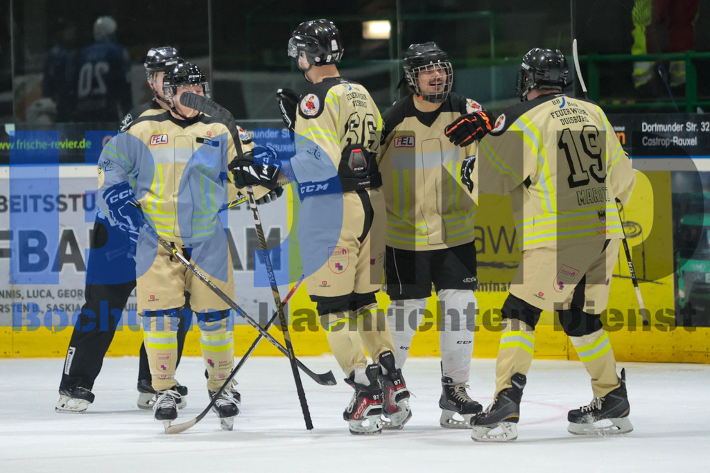 Benefiz-Eishockeyspiel der Polizei Bochum gegen die feuerwehr Duisburg {date} -  | {headline}



(Foto: Sebastian Sendlak / BOND)

 - Realisiert mit Pictrs.com